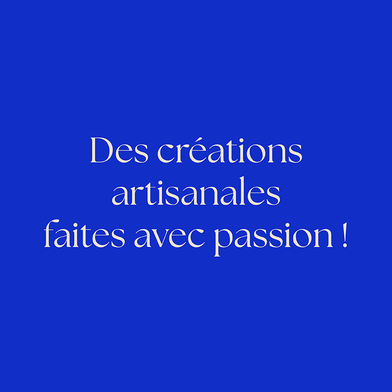 Phrase utilisant la police de caractère employée pour le logo céramique artisanale de Voyage Terrestre.