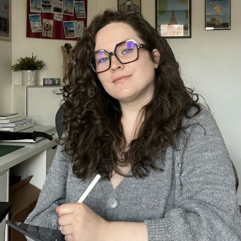 Photo de Klara, illustratrice française et fondatrice de Nekae Studio, tenant un IPad dans les mains